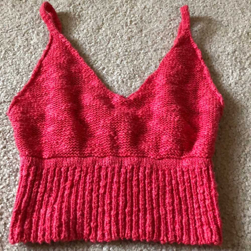red crotchet cropped tank top! $15 💋